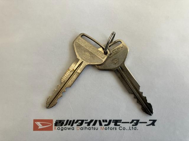 ハイゼットトラックスタンダード社外ＣＤ　オートライト　ＭＴ　２駆　ラバーマット　バイザー　取扱説明書　メンテナンスノート（香川県）の中古車