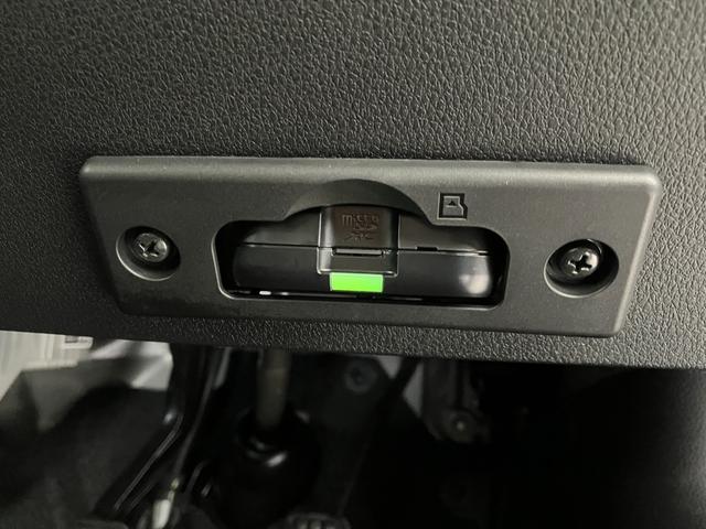 ハイゼットカーゴクルーズ　ナビ／ＥＴＣ／ドラレコワンオーナー　純正ナビ　純正ＥＴＣ　純正ドライブレコーダー　両側スライドドア　Ｂｌｕｅｔｏｏｔｈ接続　電動格納ミラー　間仕切カーテン　プッシュスタートボタン　木目調インテリアパネル　スマートキー（香川県）の中古車