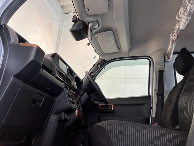 ハイゼットカーゴクルーズ　ナビ／ＥＴＣ／ドラレコワンオーナー　純正ナビ　純正ＥＴＣ　純正ドライブレコーダー　両側スライドドア　Ｂｌｕｅｔｏｏｔｈ接続　電動格納ミラー　間仕切カーテン　プッシュスタートボタン　木目調インテリアパネル　スマートキー（香川県）の中古車