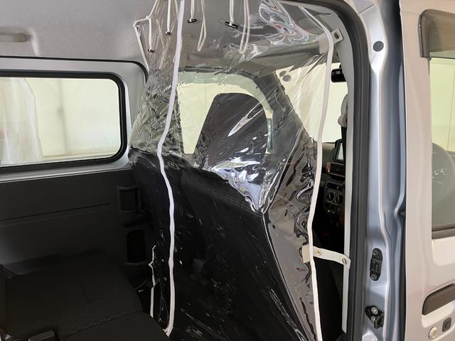 ハイゼットカーゴクルーズ　ナビ／ＥＴＣ／ドラレコワンオーナー　純正ナビ　純正ＥＴＣ　純正ドライブレコーダー　両側スライドドア　Ｂｌｕｅｔｏｏｔｈ接続　電動格納ミラー　間仕切カーテン　プッシュスタートボタン　木目調インテリアパネル　スマートキー（香川県）の中古車