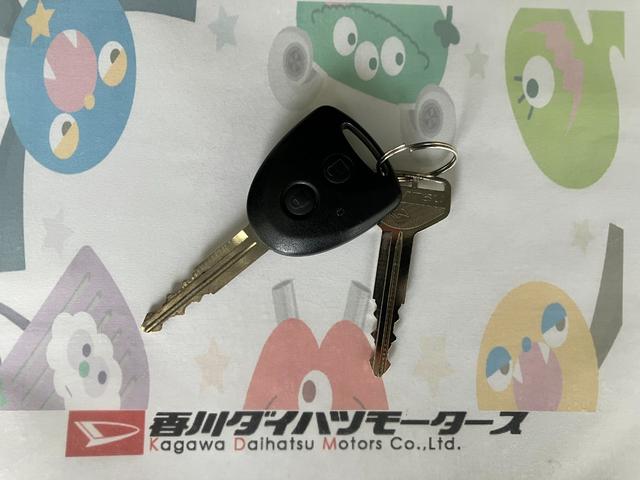 ハイゼットカーゴＤＸ　ルーフキャリア／キーレスエントリーワンオーナー　ＡＭ／ＦＭラジオ　ルーフキャリア　キーレスエントリー　両側スライドドア　ハロゲンヘッドライト　オートライト　取扱説明書　メンテナンスノート（香川県）の中古車