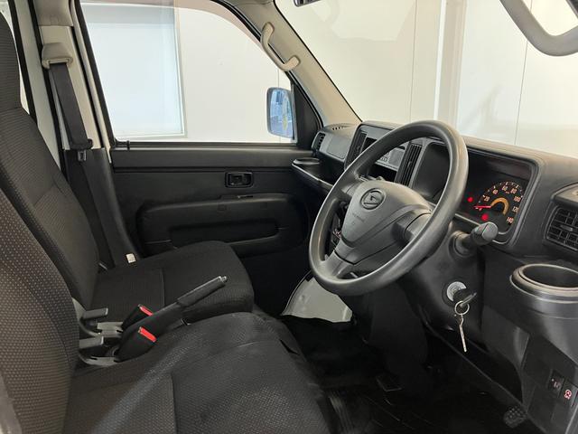 ハイゼットカーゴＤＸ　ルーフキャリア／キーレスエントリーワンオーナー　ルーフキャリア　キーレスエントリー　ＡＭ／ＦＭラジオ　アイドリングストップ　ハロゲンヘッドライト　オートライト　取扱説明書　メンテナンスノート（香川県）の中古車