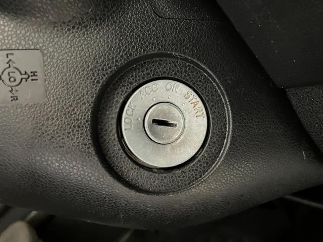 ハイゼットカーゴＤＸ　ルーフキャリア／キーレスエントリーワンオーナー　ルーフキャリア　キーレスエントリー　ＡＭ／ＦＭラジオ　アイドリングストップ　ハロゲンヘッドライト　オートライト　取扱説明書　メンテナンスノート（香川県）の中古車