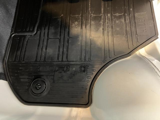 ハイゼットトラックスタンダード（スマアシ非装着車）　ＭＴ／ラジオワンオーナー　ＭＴ　ＡＭ／ＦＭラジオ　ハロゲンヘッドライト　オートライト　取扱説明書　メンテナンスノート（香川県）の中古車