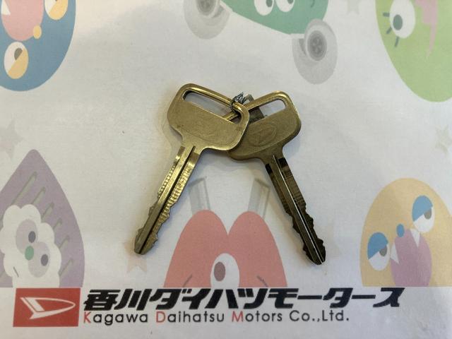 ハイゼットトラックスタンダード（スマアシ非装着車）　ＭＴ／ラジオワンオーナー　ＭＴ　ＡＭ／ＦＭラジオ　ハロゲンヘッドライト　オートライト　取扱説明書　メンテナンスノート（香川県）の中古車