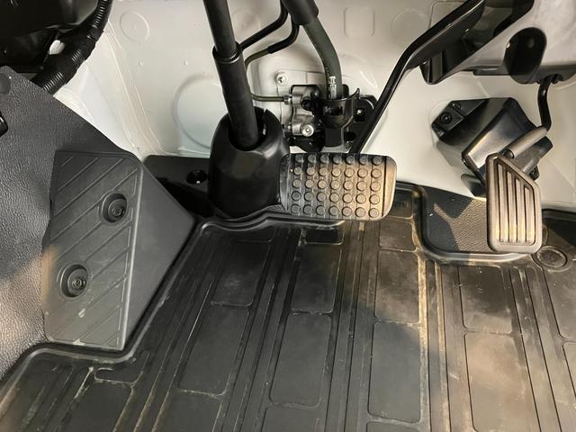 ハイゼットトラックスタンダード　ＣＶＴ　２ＷＤ　ラジオＣＶＴ　２ＷＤ　　ＡＭ／ＦＭラジオ　ハロゲンヘッドライト　オートライト　オートハイビーム　アイドリングストップ　ワンオーナー　スマアシ（香川県）の中古車