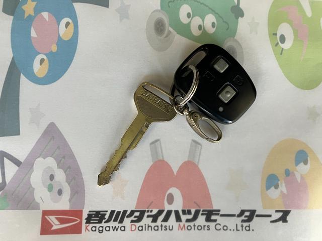 ハイゼットカーゴクルーズ　社外ＥＴＣ／両側スライドドアワンオーナー　社外ＥＴＣ　両側スライドドア　ハロゲンヘッドライト　ＡＭ／ＦＭラジオ　キーレスエントリー　電動格納ミラー　取扱説明書　メンテナンスノート（香川県）の中古車