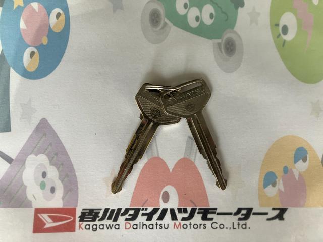 ハイゼットカーゴスペシャル　社外ＥＴＣ／ルーフキャリアワンオーナー　社外ＥＴＣ　ルーフキャリア　両側スライドドア　ハロゲンヘッドライト　ＡＭ／ＦＭラジオ　取扱説明書　メンテナンスノート（香川県）の中古車