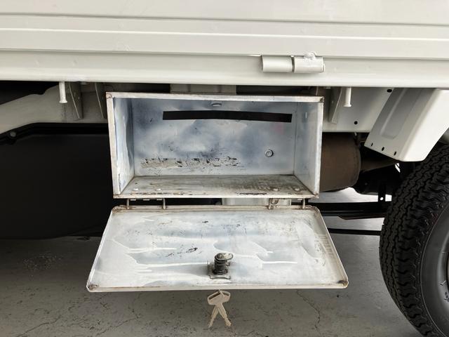 キャリイトラックＫＣエアコン・パワステＭＴ　ハロゲンヘッドライト　エアコン　ラバーマット　バイザー（香川県）の中古車