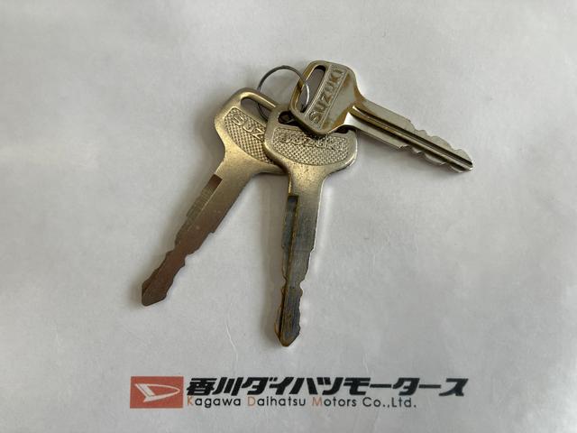 キャリイトラックＫＣエアコン・パワステＭＴ　ハロゲンヘッドライト　エアコン　ラバーマット　バイザー（香川県）の中古車