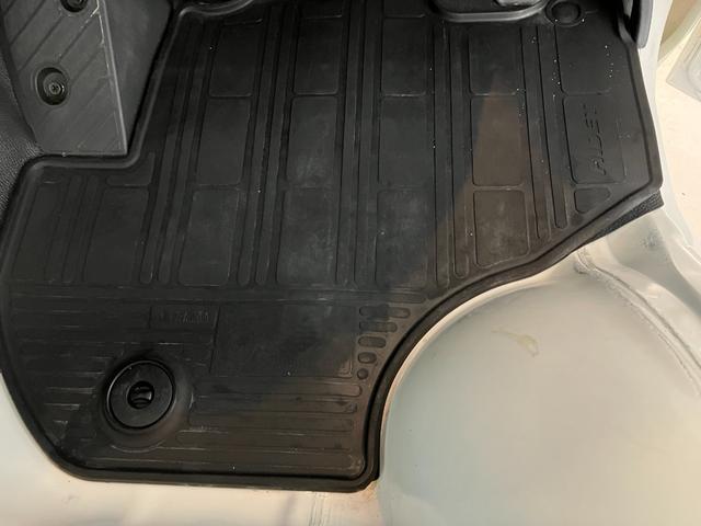 ハイゼットトラックスタンダードＳＡIIIｔワンオーナー　４ＷＤ　ＣＤレシーバー　スマアシＩＩＩｔ　ゴムマット　バイザー　取扱説明書　メンテナンスノート（香川県）の中古車