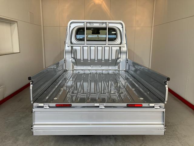 ハイゼットトラックスタンダード　ＡＭ／ＦＭラジオ／ハロゲンヘッドライトワンオーナー　ＡＭ／ＦＭラジオ　スマアシ　ハロゲンヘッドライト　オートライト　オートマチックハイビーム　取扱説明書　メンテナンスノート（香川県）の中古車