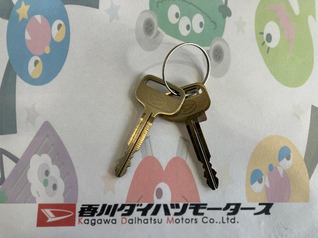 ハイゼットトラックスタンダード　ＡＭ／ＦＭラジオ／ハロゲンヘッドライトワンオーナー　ＡＭ／ＦＭラジオ　スマアシ　ハロゲンヘッドライト　オートライト　オートマチックハイビーム　取扱説明書　メンテナンスノート（香川県）の中古車