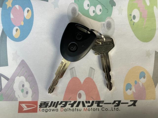 ミライースL SAIII オーディオレス/スマアシIIIワンオーナー オーディオレス スマアシIII キーレスエントリー ハロゲンヘッドライト オートライト オートマチックハイビーム カーペットマット ロングバイザー 取扱説明書 メンテナンスノート(香川県)の中古車