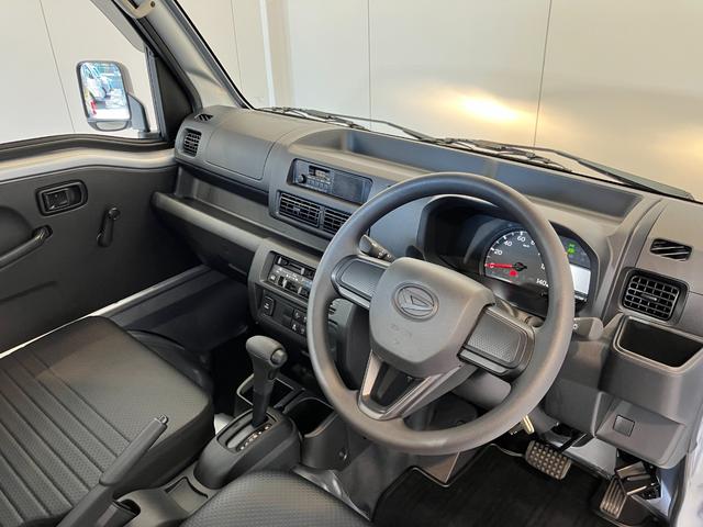 ハイゼットトラックスタンダード　ＣＶＴ　２ＷＤ　ラジオＣＶＴ　２ＷＤ　ＡＭ／ＦＭラジオ　ラバーマット　ロングバイザー　ワンオーナー　アイドリングストップ　ハロゲンヘッドライト　オートライト　オートハイビーム　スマアシ（香川県）の中古車