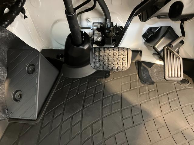 ハイゼットトラックスタンダード　ＣＶＴ　２ＷＤ　ラジオＣＶＴ　２ＷＤ　ワンオーナー　ＡＭ／ＦＭラジオ　ラバーマット　ハロゲンヘッドライト　オートライト　オートハイビーム　アイドリングストップ　スマアシ（香川県）の中古車