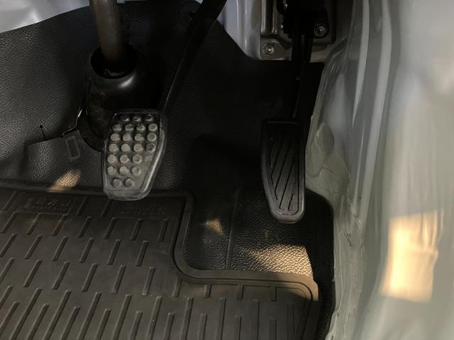 ハイゼットカーゴDX AM/FMラジオ/キーレスエントリーAM/FMラジオ キーレスエントリー 両側スライドドア ハロゲンヘッドライト オートライト オートマチックハイビーム 取扱説明書 メンテナンスノート(香川県)の中古車