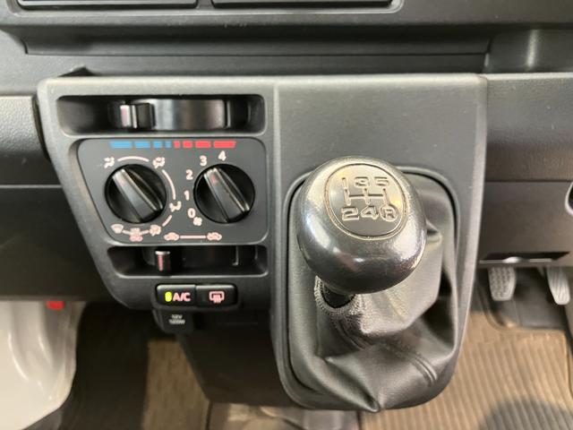 ハイゼットカーゴＤＸ　ＭＴ　２ＷＤ　ラジオＭＴ　２ＷＤ　両側スライドドア　ワンオーナー　キーレスエントリー　ＡＭ／ＦＭラジオ　ハロゲンヘッドライト　オートライト　オートハイビーム（香川県）の中古車
