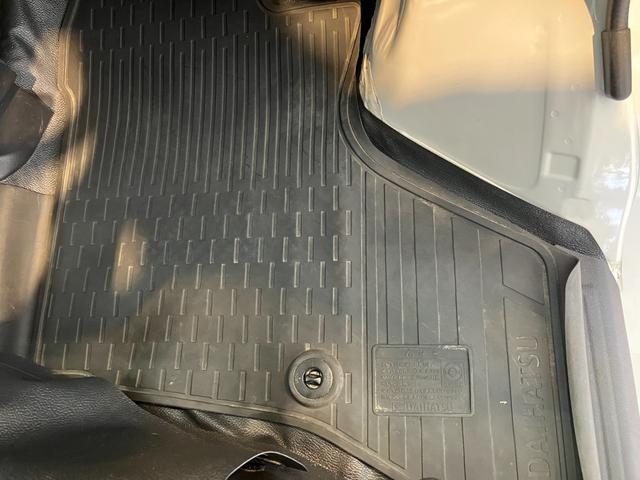 ハイゼットカーゴＤＸ　ＭＴ　２ＷＤ　ラジオＭＴ　２ＷＤ　両側スライドドア　ワンオーナー　キーレスエントリー　ＡＭ／ＦＭラジオ　ハロゲンヘッドライト　オートライト　オートハイビーム（香川県）の中古車