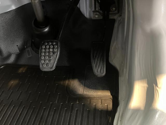 ハイゼットカーゴDX ラジオ 両側スライドドアワンオーナー キーレスエントリー AM/FMラジオ 両側スライドドア ハロゲンヘッドライト オートライト オートハイビーム アイドリングストップ スマアシ パワーウィンドウ(フロントのみ)(香川県)の中古車