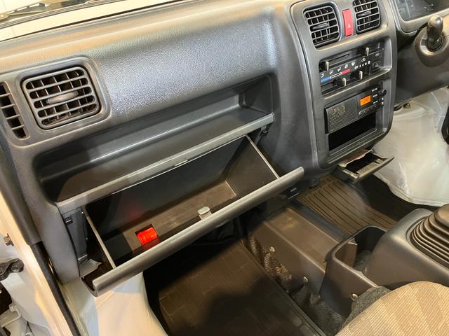 キャリイトラックKCエアコン・パワステ MT/AM/FMラジオワンオーナー MT AM/FMラジオ ハロゲンヘッドライト エアコン パワステ 取扱説明書 メンテナンスノート(香川県)の中古車