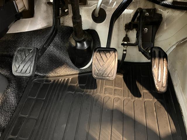 キャリイトラックKCエアコン・パワステ MT/AM/FMラジオワンオーナー MT AM/FMラジオ ハロゲンヘッドライト エアコン パワステ 取扱説明書 メンテナンスノート(香川県)の中古車