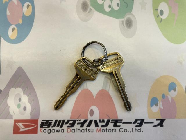 キャリイトラックKCエアコン・パワステ MT/AM/FMラジオワンオーナー MT AM/FMラジオ ハロゲンヘッドライト エアコン パワステ 取扱説明書 メンテナンスノート(香川県)の中古車