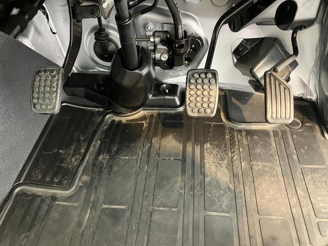 ハイゼットトラックスタンダード　ＭＴ　２ＷＤ　ラジオＭＴ　２ＷＤ　ＡＭ／ＦＭラジオ　ワンオーナー　ハロゲンヘッドライト　オートライト　オートハイビーム　アイドリングストップ　ロングバイザー　ラバーマット（香川県）の中古車