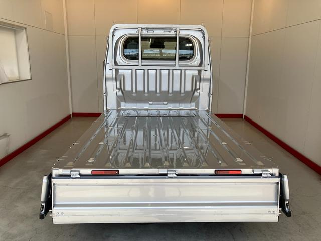 ハイゼットトラックスタンダード　ＭＴ　２ＷＤ　ラジオＭＴ　２ＷＤ　ＡＭ／ＦＭラジオ　ワンオーナー　ハロゲンヘッドライト　オートライト　オートハイビーム　アイドリングストップ　ロングバイザー　ラバーマット（香川県）の中古車