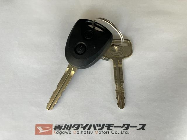 ハイゼットカーゴＤＸワンオーナー　純正ＣＤレシーバー　両側スライドドア　キーレスエントリー　ハロゲンヘッドライト　オートライト　オートマチックハイビーム　アイドリングストップ　取扱説明書　メンテナンスノート（香川県）の中古車