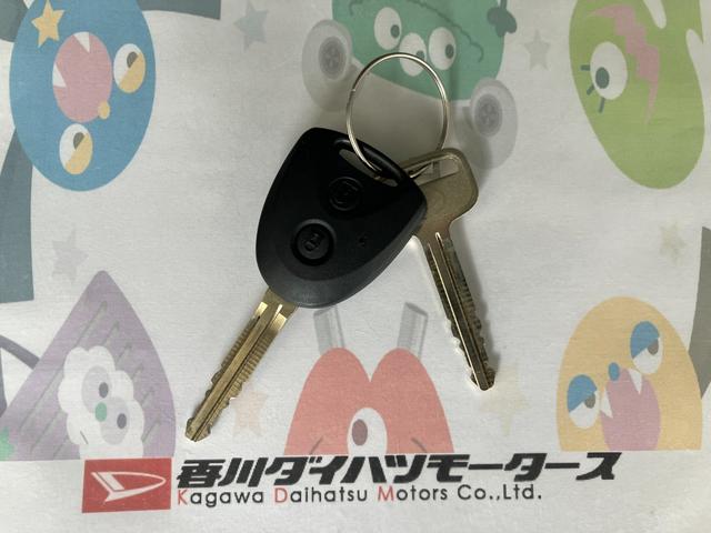 ハイゼットカーゴＤＸ　キーレスエントリー／両側スライドドアワンオーナー　ＡＭ／ＦＭラジオ　キーレスエントリー　スマアシ　両側スライドドア　ハロゲンヘッドライト　オートライト　オートマチックハイビーム　アイドリングストップ　取扱説明書　メンテナンスノート（香川県）の中古車