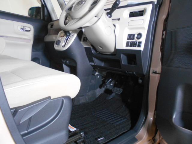 ムーヴキャンバスＸリミテッドメイクアップＳＡ２　４ＷＤ　純正８インチナビ装着２０１７年モデル　ダイハツ純正８インチメモリーナビ　パノラマモニター　ＴＶコントロールキット　装着車（福井県）の中古車