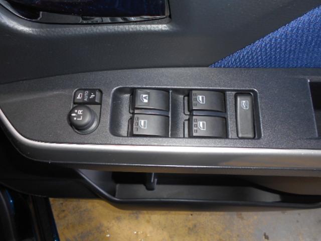 トールカスタムＧ　ＳＡ２　４ＷＤ　純正ナビ　パノラマモニター装着ダイハツ純正９インチメモリーナビ　パノラマモニター　ＴＶコントロールキット　装着車（福井県）の中古車