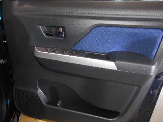 トールカスタムＧ　ＳＡ２　４ＷＤ　純正ナビ　パノラマモニター装着ダイハツ純正９インチメモリーナビ　パノラマモニター　ＴＶコントロールキット　装着車（福井県）の中古車