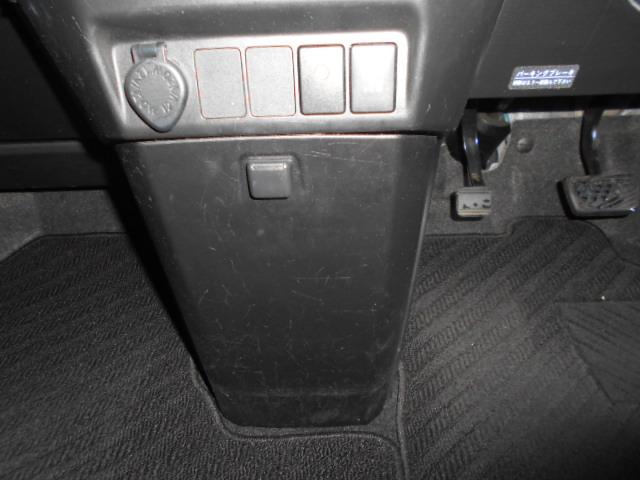 トールカスタムＧ　ＳＡ２　４ＷＤ　純正ナビ　パノラマモニター装着ダイハツ純正９インチメモリーナビ　パノラマモニター　ＴＶコントロールキット　装着車（福井県）の中古車