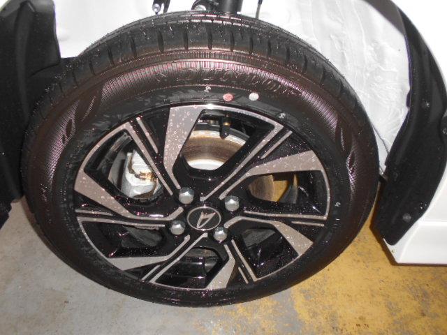 タントカスタムＸ　４ＷＤ　９インチディスプレイオーディオ装着パノラマモニター装着　届出済未走行車（福井県）の中古車