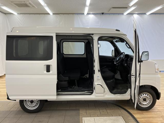 ハイゼットカーゴＤＸ　／切替４ＷＤ／ラジオ／オートライト／踏み間違い防止４ＷＤ車　レーンキープアシスト　アイドルストップ　ＶＤＣ　キーレスキー　ダブルエアバッグ　オートマチックハイビーム　記録簿　ＡＢＳ　エアバッグ　衝突安全ボディ　両側スライドＤ　衝突低減ブレーキ（富山県）の中古車