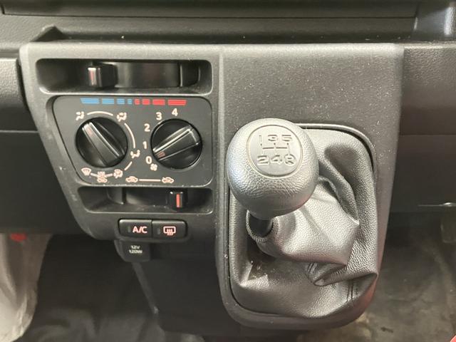 ハイゼットカーゴＤＸ　／切替４ＷＤ／ラジオ／オートライト／踏み間違い防止４ＷＤ車　レーンキープアシスト　アイドルストップ　ＶＤＣ　キーレスキー　ダブルエアバッグ　オートマチックハイビーム　記録簿　ＡＢＳ　エアバッグ　衝突安全ボディ　両側スライドＤ　衝突低減ブレーキ（富山県）の中古車