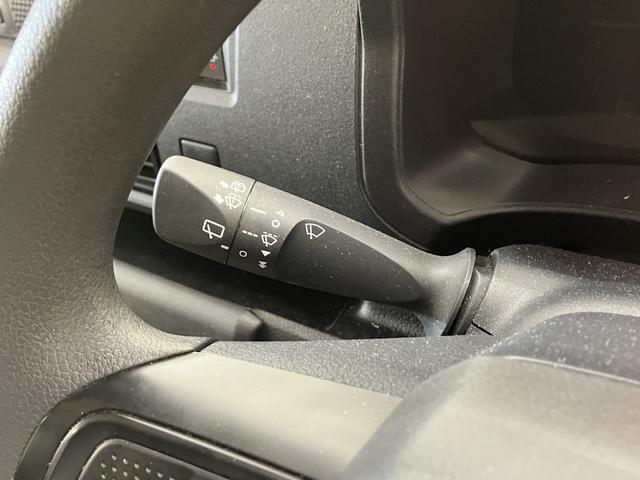 ハイゼットカーゴＤＸ　／切替４ＷＤ／ラジオ／オートライト／踏み間違い防止４ＷＤ車　レーンキープアシスト　アイドルストップ　ＶＤＣ　キーレスキー　ダブルエアバッグ　オートマチックハイビーム　記録簿　ＡＢＳ　エアバッグ　衝突安全ボディ　両側スライドＤ　衝突低減ブレーキ（富山県）の中古車
