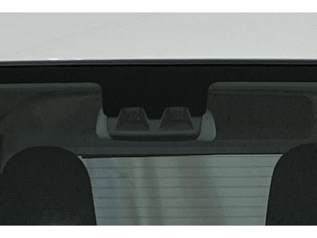 ハイゼットカーゴＤＸ　／切替４ＷＤ／ラジオ／オートライト／踏み間違い防止４ＷＤ車　レーンキープアシスト　アイドルストップ　ＶＤＣ　キーレスキー　ダブルエアバッグ　オートマチックハイビーム　記録簿　ＡＢＳ　エアバッグ　衝突安全ボディ　両側スライドＤ　衝突低減ブレーキ（富山県）の中古車