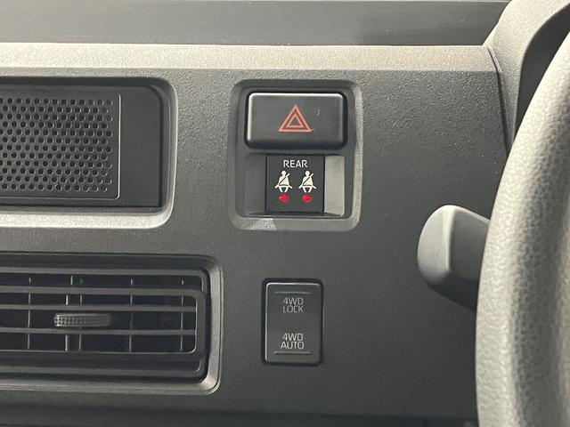 ハイゼットカーゴＤＸ　／切替４ＷＤ／ラジオ／オートライト／踏み間違い防止踏み間違い防止　Ｗエアバック　キーフリーシステム　エコアイドル　車線逸脱警報　切替４ＷＤ　オートハイビーム　両側スライドドア　オートライト　運転席エアバッグ　ＡＢＳ　記録簿　ＶＤＣ（富山県）の中古車