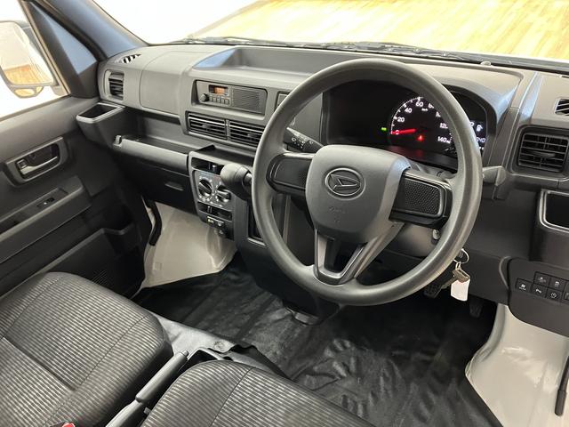 ハイゼットカーゴＤＸ　／切替４ＷＤ／ラジオ／オートライト／踏み間違い防止踏み間違い防止　Ｗエアバック　キーフリーシステム　エコアイドル　車線逸脱警報　切替４ＷＤ　オートハイビーム　両側スライドドア　オートライト　運転席エアバッグ　ＡＢＳ　記録簿　ＶＤＣ（富山県）の中古車