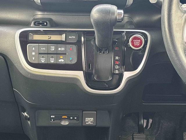 Ｎ−ＢＯＸカスタムＧ・ターボＬパッケージターボ車　インパネシフト　両側スライドドア　Ｗエアバッグ　アルミホイール（鹿児島県）の中古車