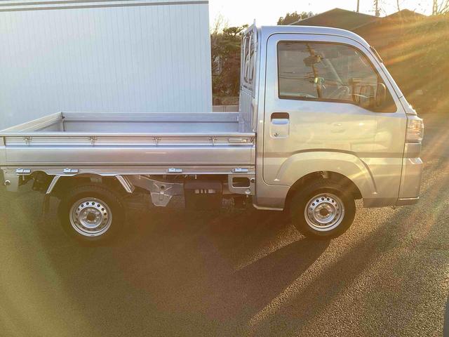 ハイゼットトラックスタンダード 農用スペシャル切替4WD 5MT車 車線逸脱警報 衝突回避支援ブレーキ機能 パワーステアリング エアコン ABS オートハイビーム エアバッグ(鹿児島県)の中古車