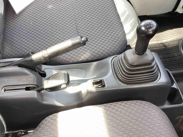キャリイトラックＫＸ４ＷＤ　５ＭＴ　ＣＤプレーヤー　エアコン　パワステ　パワーウィンドウ　作業灯（鹿児島県）の中古車