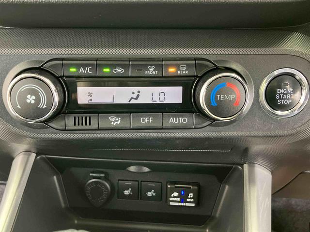 ロッキープレミアムスマートアシスト搭載 バックカメラ付き オートエアコン オートライト キーフリー アイドリングストップ ABS 電動ドアミラー(熊本県)の中古車