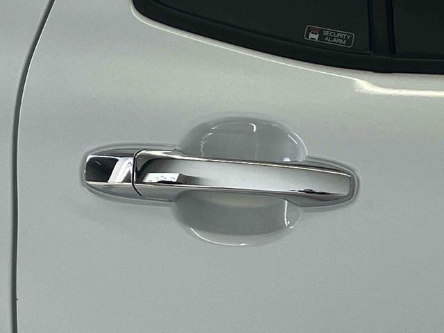 ロッキープレミアムスマートアシスト搭載 バックカメラ付き オートエアコン オートライト キーフリー アイドリングストップ ABS 電動ドアミラー(熊本県)の中古車