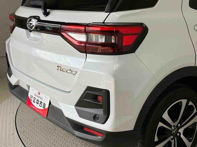 ロッキープレミアムスマートアシスト搭載 バックカメラ付き オートエアコン オートライト キーフリー アイドリングストップ ABS 電動ドアミラー(熊本県)の中古車