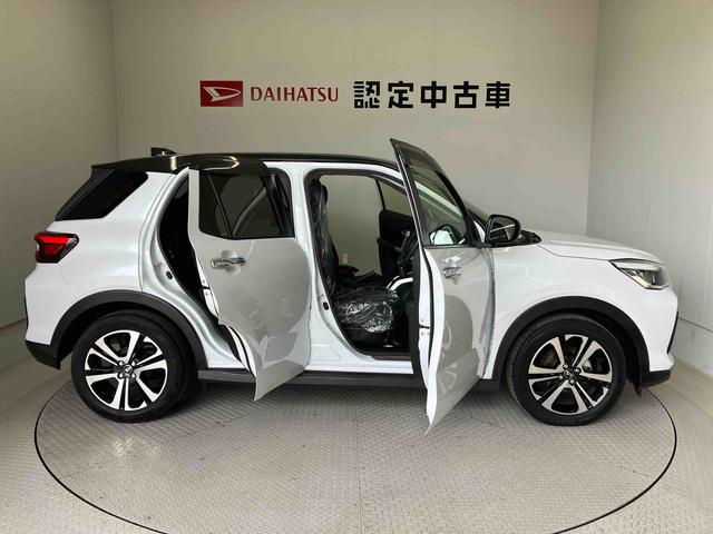 ロッキープレミアムスマートアシスト搭載 バックカメラ付き オートエアコン オートライト キーフリー アイドリングストップ ABS 電動ドアミラー(熊本県)の中古車