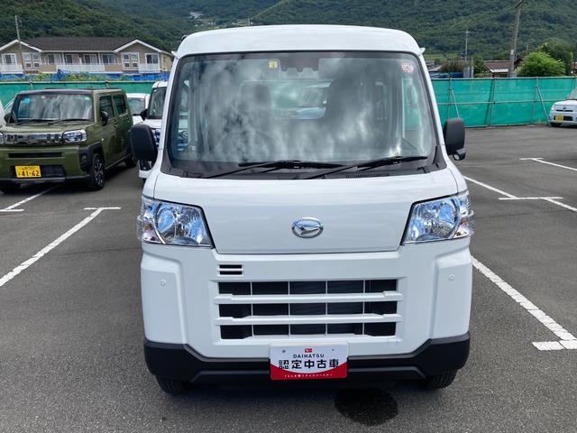 ハイゼットカーゴデラックス　４ＷＤ　ＣＶＴスマートアシスト・コーナーセンサー・３モード電子制御４ＷＤ（ＣＶＴ車）・荷室長１，９１５ｍｍ・荷室幅１，４１０ｍｍ・荷室高１，２５０ｍｍ・ハロゲンヘッドランプ・マニュアルエアコン（山梨県）の中古車